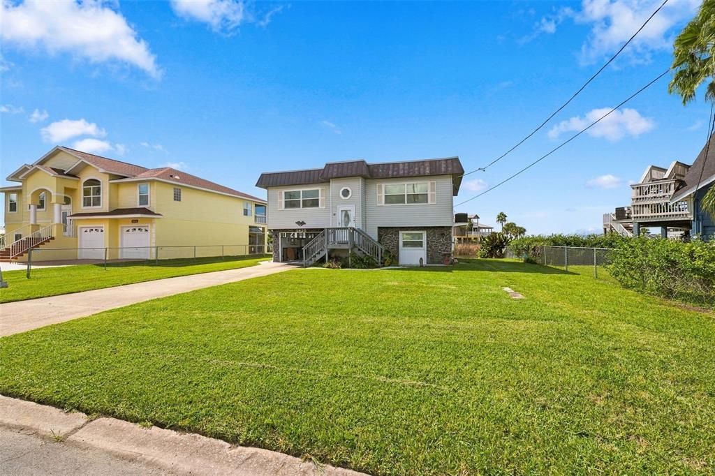 For Sale: $370,000 (3 beds, 2 baths, 1252 Square Feet)