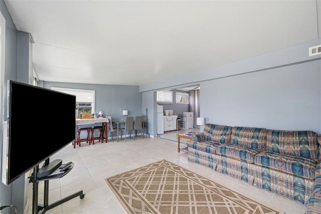 For Sale: $370,000 (3 beds, 2 baths, 1252 Square Feet)