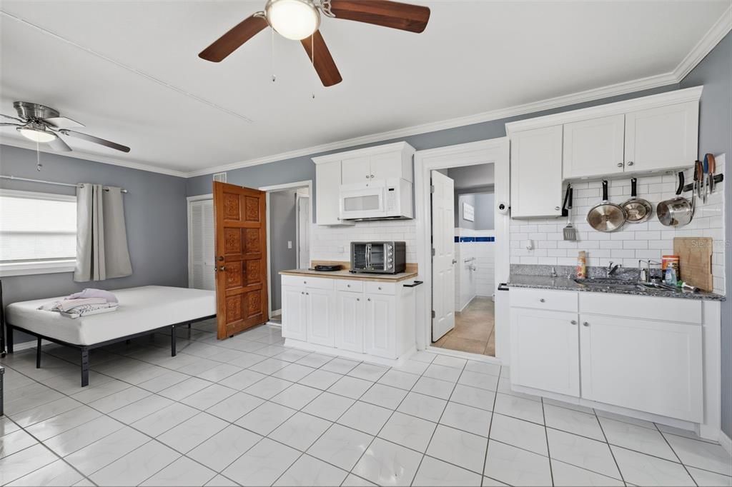 For Sale: $370,000 (3 beds, 2 baths, 1252 Square Feet)