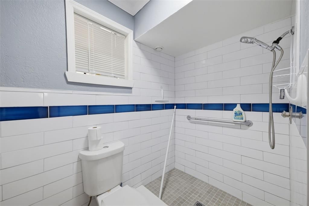 For Sale: $370,000 (3 beds, 2 baths, 1252 Square Feet)