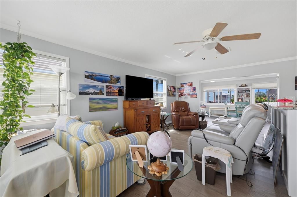 For Sale: $370,000 (3 beds, 2 baths, 1252 Square Feet)