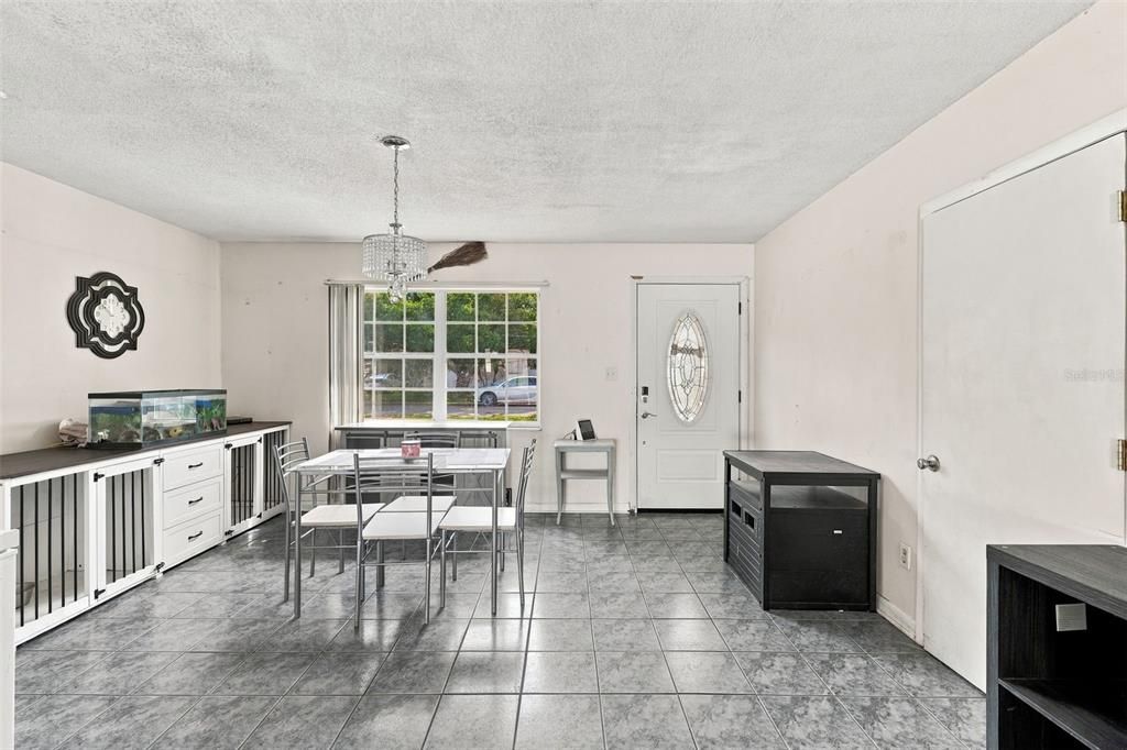 En Venta: $275,000 (3 camas, 2 baños, 1250 Pies cuadrados)
