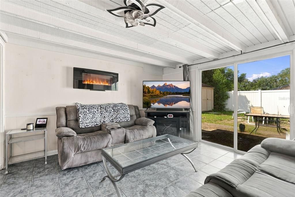 En Venta: $275,000 (3 camas, 2 baños, 1250 Pies cuadrados)
