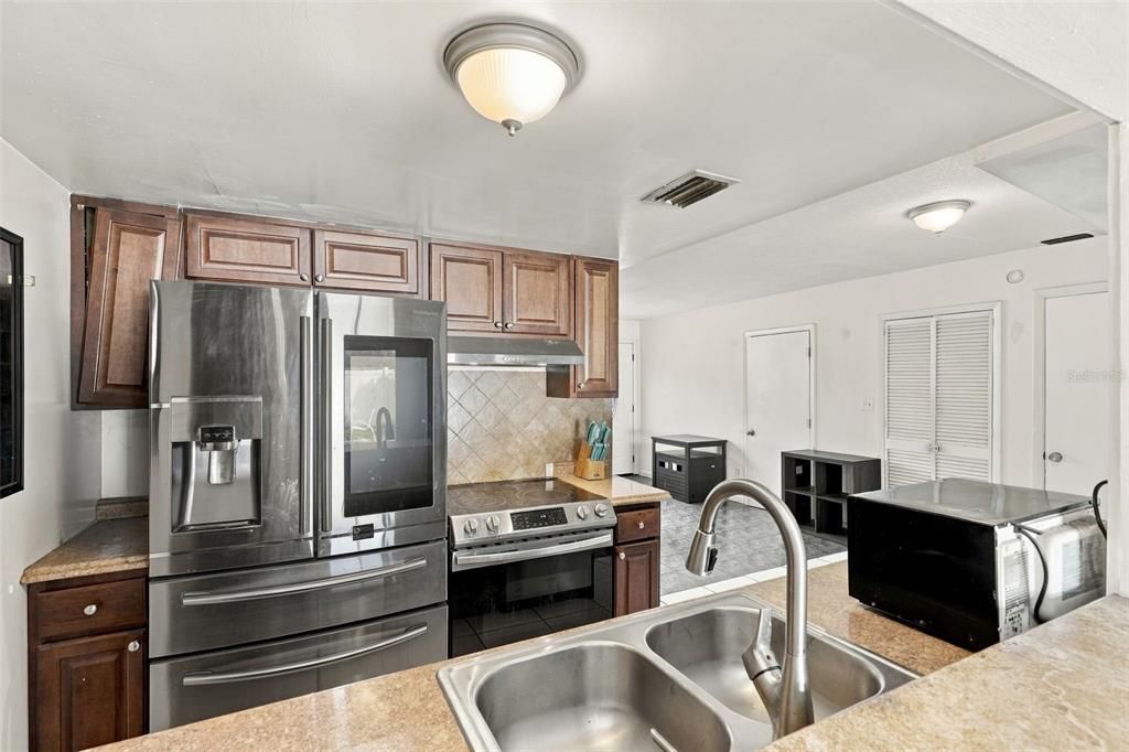 En Venta: $275,000 (3 camas, 2 baños, 1250 Pies cuadrados)