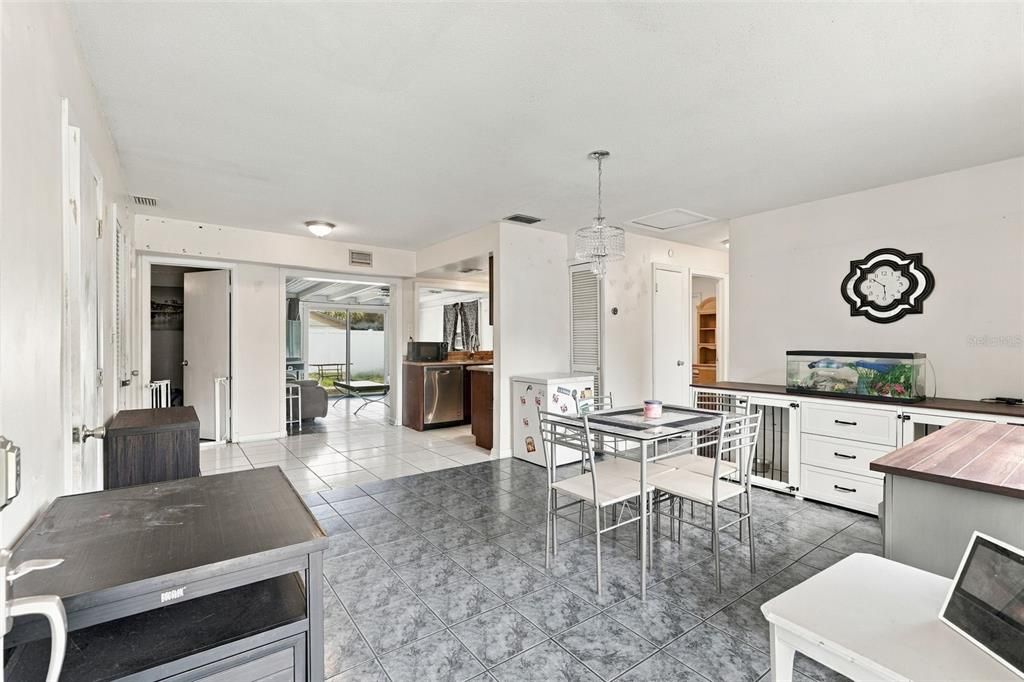 En Venta: $275,000 (3 camas, 2 baños, 1250 Pies cuadrados)
