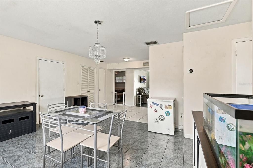 En Venta: $275,000 (3 camas, 2 baños, 1250 Pies cuadrados)