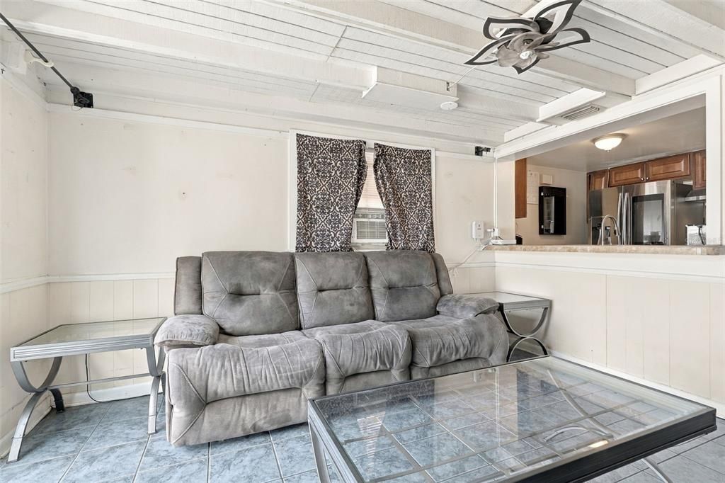 En Venta: $275,000 (3 camas, 2 baños, 1250 Pies cuadrados)