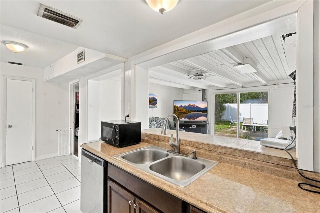 En Venta: $275,000 (3 camas, 2 baños, 1250 Pies cuadrados)