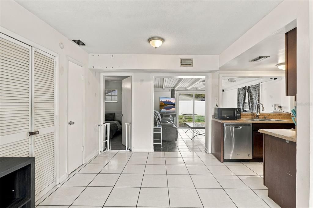 En Venta: $275,000 (3 camas, 2 baños, 1250 Pies cuadrados)