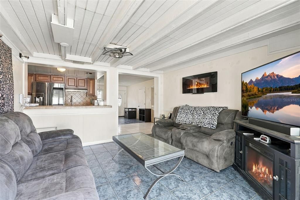 En Venta: $275,000 (3 camas, 2 baños, 1250 Pies cuadrados)