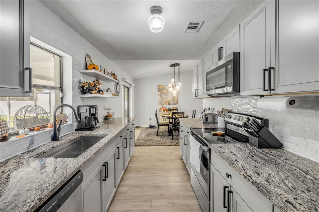 For Sale: $295,000 (3 beds, 2 baths, 1365 Square Feet)