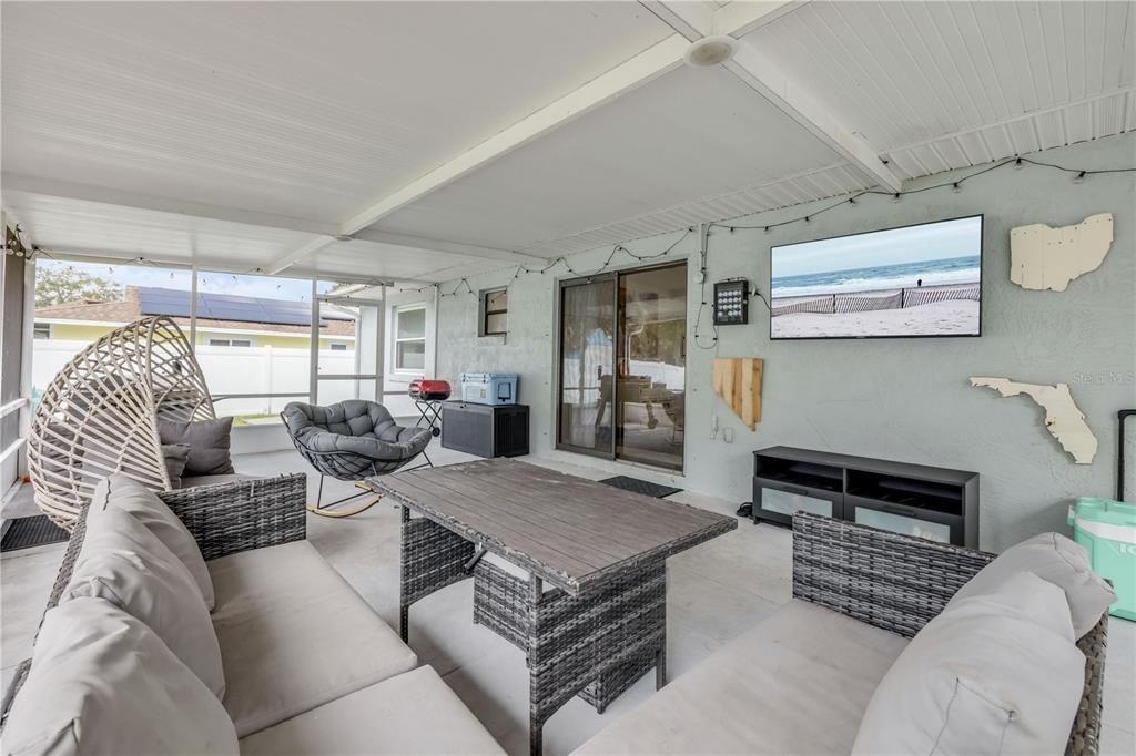 For Sale: $295,000 (3 beds, 2 baths, 1365 Square Feet)