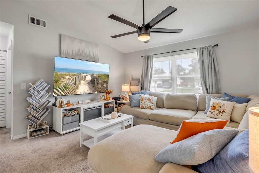 For Sale: $295,000 (3 beds, 2 baths, 1365 Square Feet)