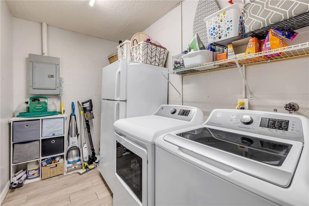 For Sale: $295,000 (3 beds, 2 baths, 1365 Square Feet)