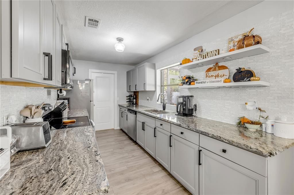 For Sale: $295,000 (3 beds, 2 baths, 1365 Square Feet)