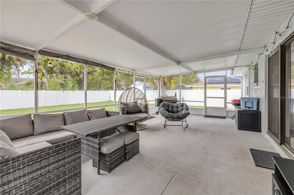 For Sale: $295,000 (3 beds, 2 baths, 1365 Square Feet)