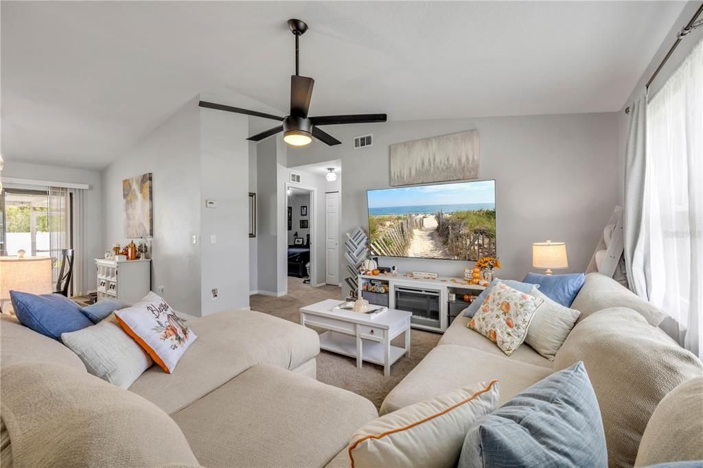 For Sale: $295,000 (3 beds, 2 baths, 1365 Square Feet)