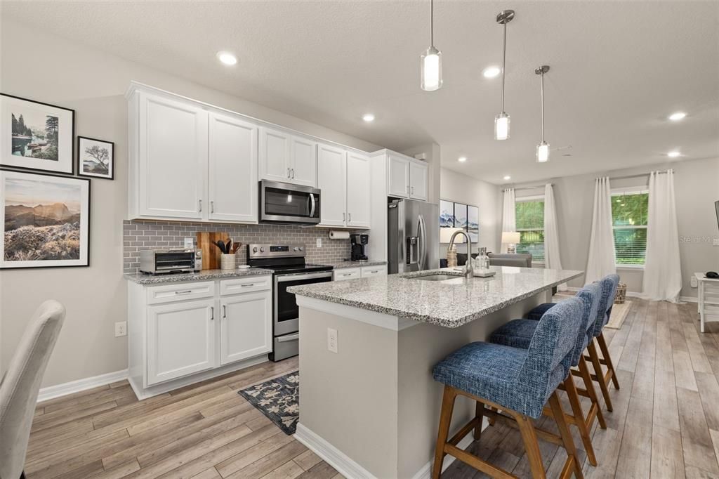For Sale: $364,900 (2 beds, 2 baths, 1472 Square Feet)