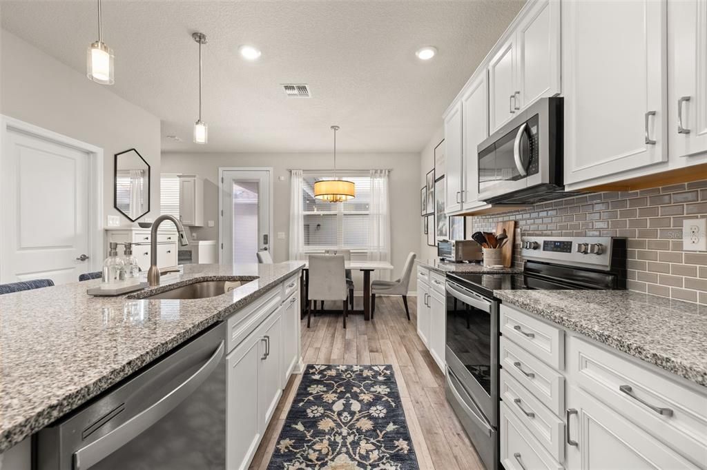 For Sale: $364,900 (2 beds, 2 baths, 1472 Square Feet)