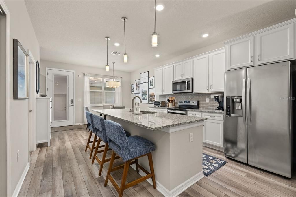 For Sale: $364,900 (2 beds, 2 baths, 1472 Square Feet)