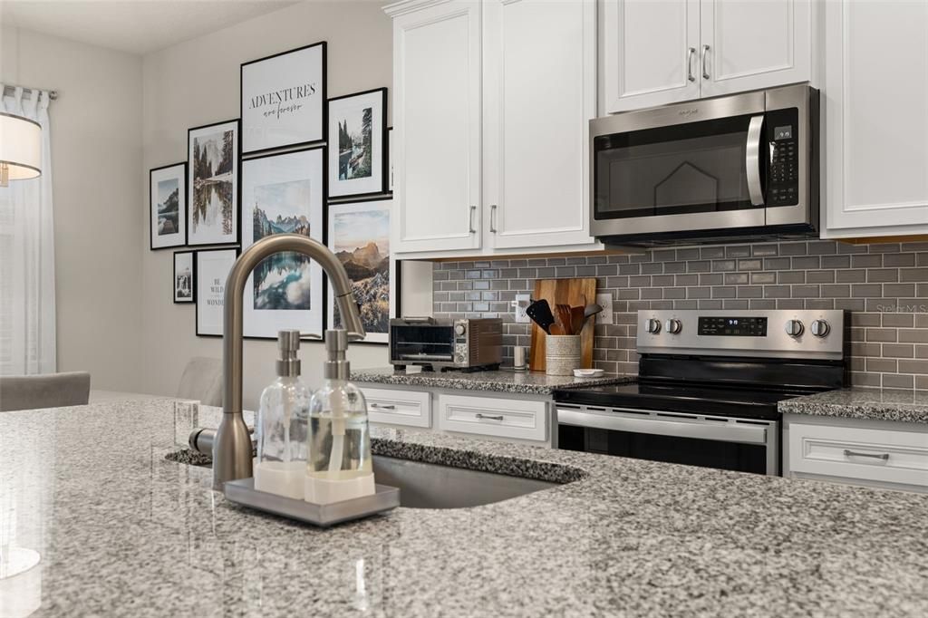 For Sale: $364,900 (2 beds, 2 baths, 1472 Square Feet)