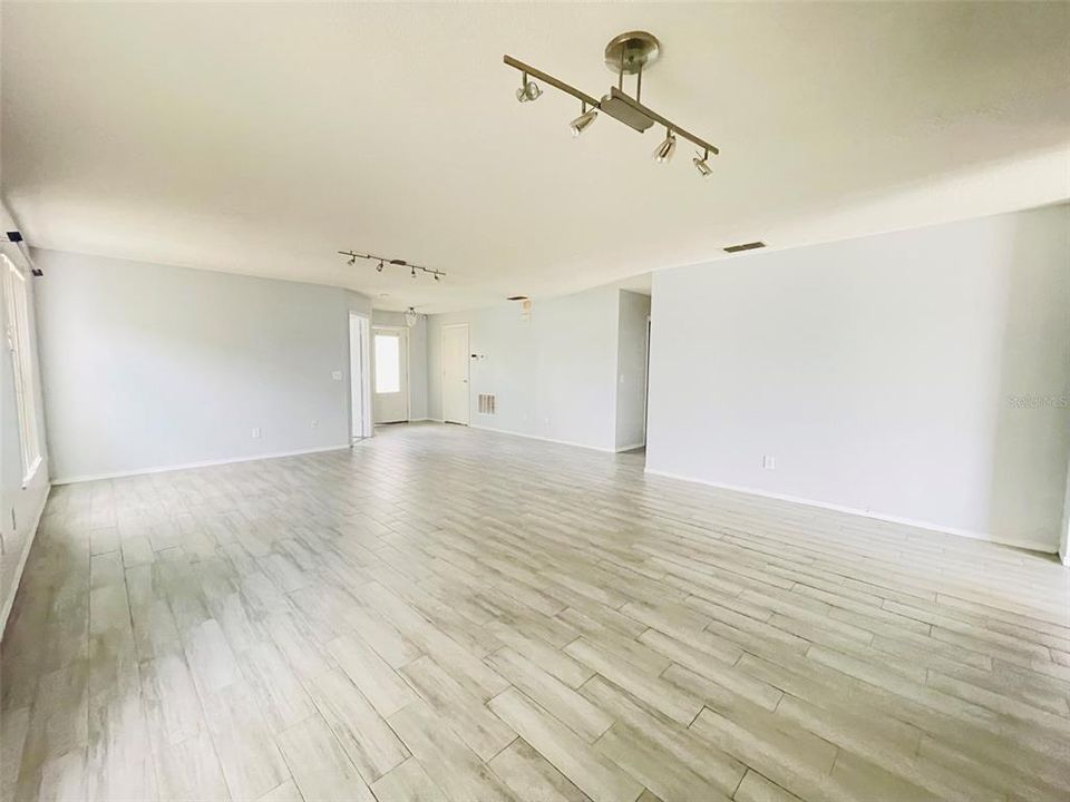 В аренду: $2,195 (4 спален, 2 ванн, 1696 Квадратных фут)
