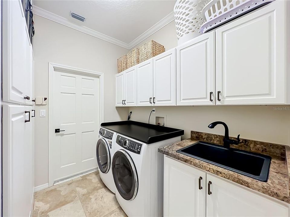 For Sale: $1,150,000 (3 beds, 2 baths, 2599 Square Feet)