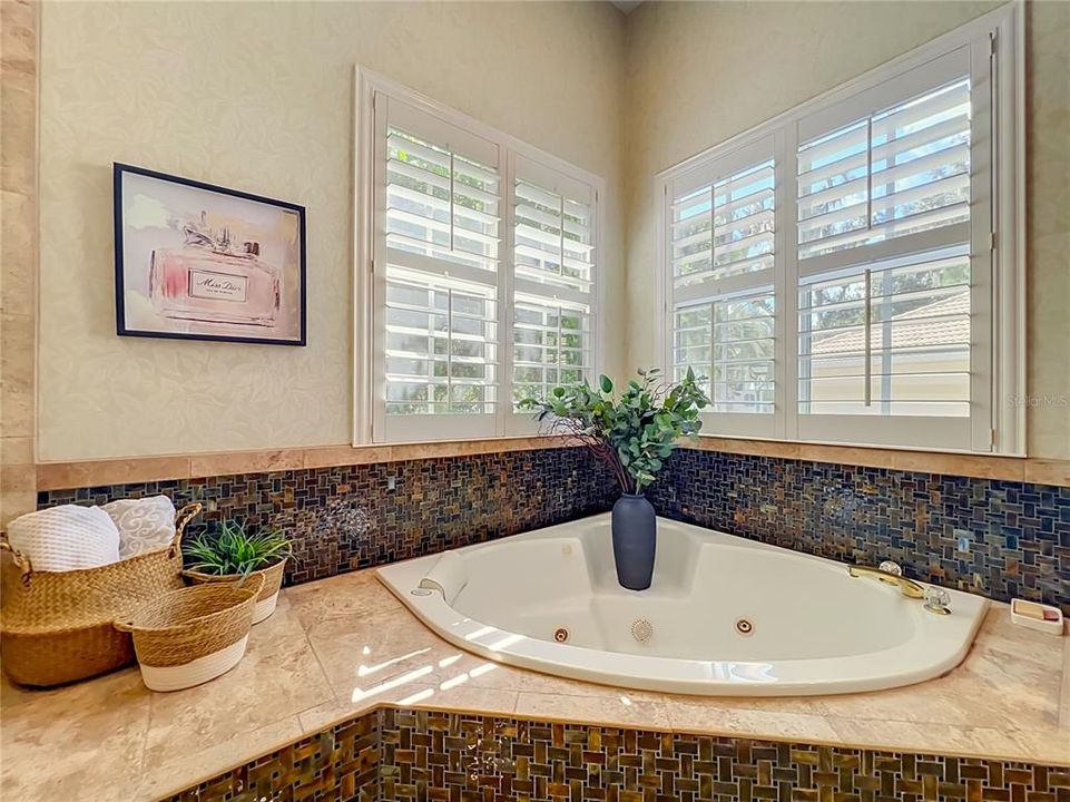 For Sale: $1,150,000 (3 beds, 2 baths, 2599 Square Feet)