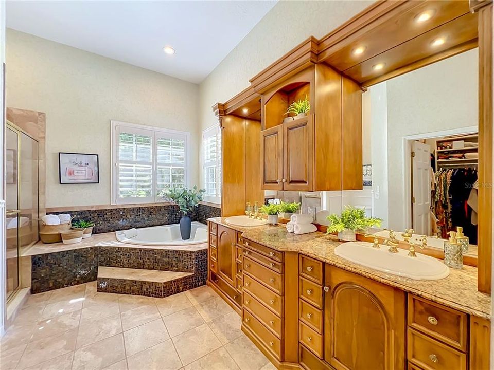 For Sale: $1,150,000 (3 beds, 2 baths, 2599 Square Feet)