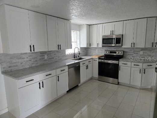 En Venta: $349,000 (4 camas, 2 baños, 1560 Pies cuadrados)