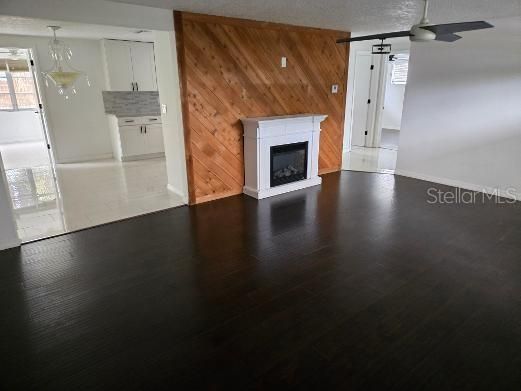 En Venta: $349,000 (4 camas, 2 baños, 1560 Pies cuadrados)