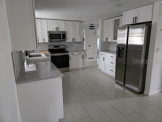 En Venta: $349,000 (4 camas, 2 baños, 1560 Pies cuadrados)