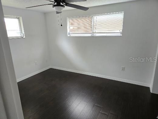 En Venta: $349,000 (4 camas, 2 baños, 1560 Pies cuadrados)
