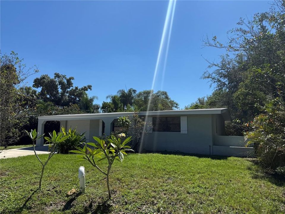 For Sale: $275,000 (2 beds, 1 baths, 750 Square Feet)