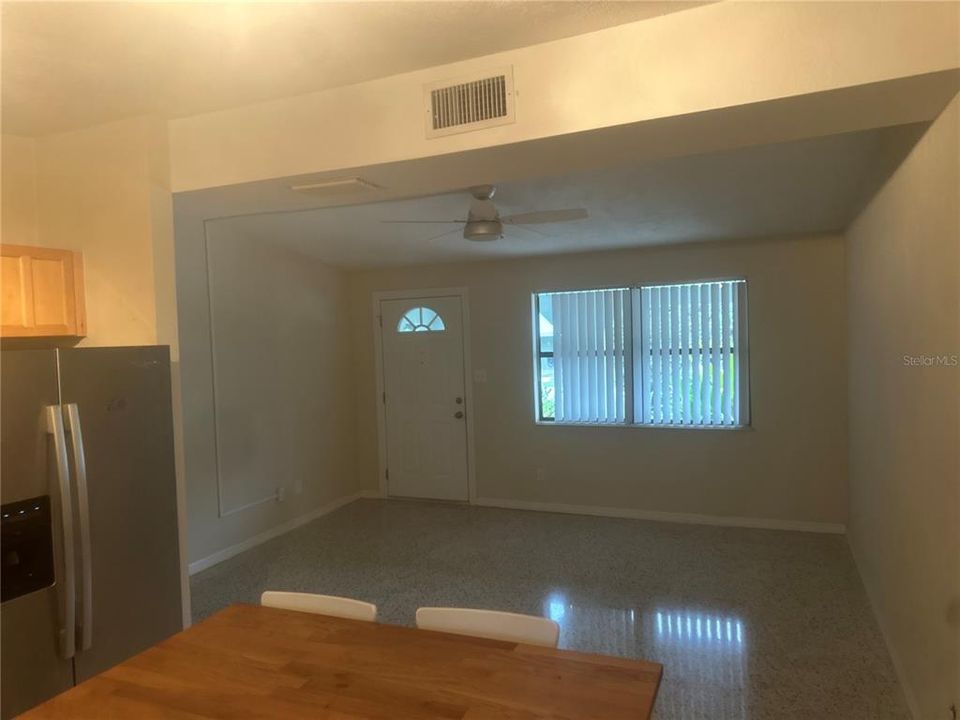For Sale: $275,000 (2 beds, 1 baths, 750 Square Feet)