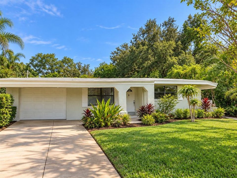 For Sale: $275,000 (2 beds, 1 baths, 750 Square Feet)