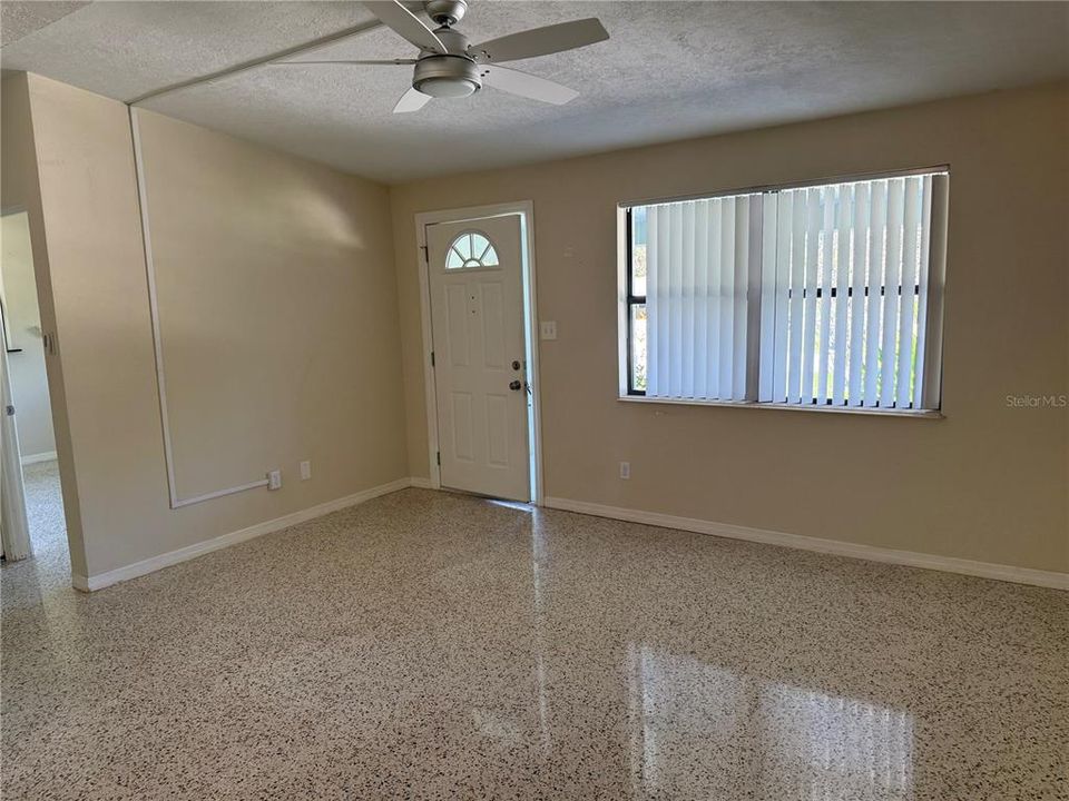 For Sale: $275,000 (2 beds, 1 baths, 750 Square Feet)
