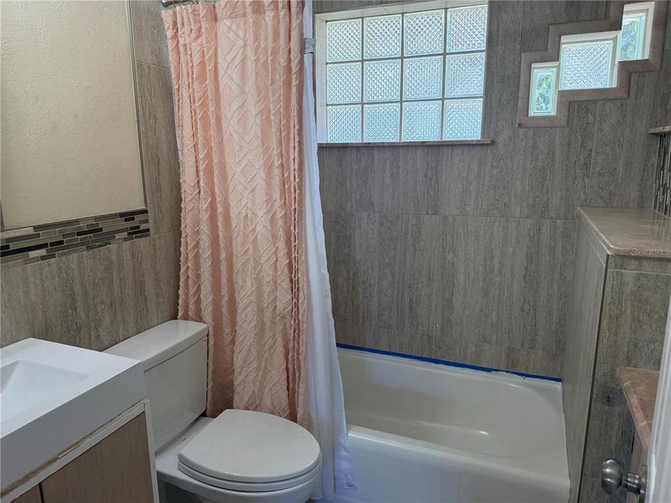 For Sale: $275,000 (2 beds, 1 baths, 750 Square Feet)