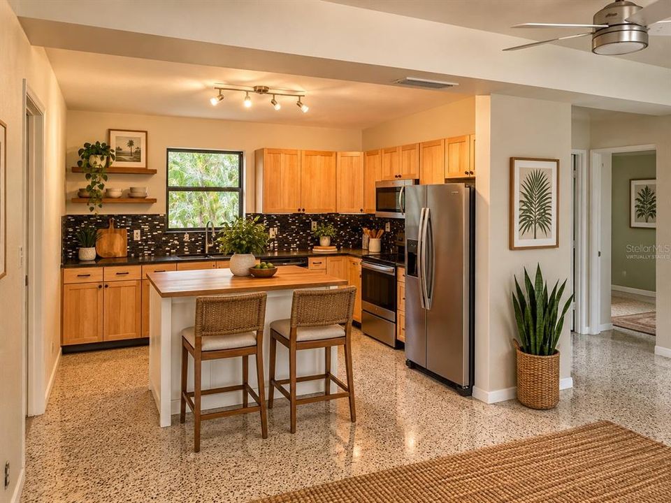 For Sale: $275,000 (2 beds, 1 baths, 750 Square Feet)