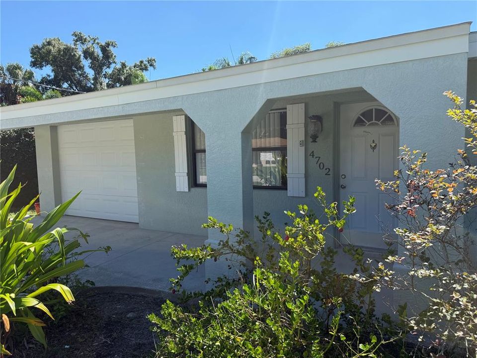 For Sale: $275,000 (2 beds, 1 baths, 750 Square Feet)