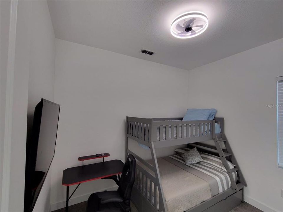 En Venta: $465,000 (4 camas, 3 baños, 1950 Pies cuadrados)
