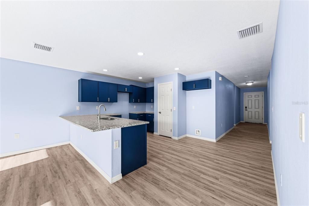 На продажу: $200,000 (4 спален, 2 ванн, 1400 Квадратных фут)