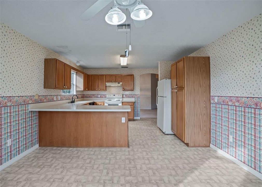На продажу: $379,900 (3 спален, 2 ванн, 1982 Квадратных фут)