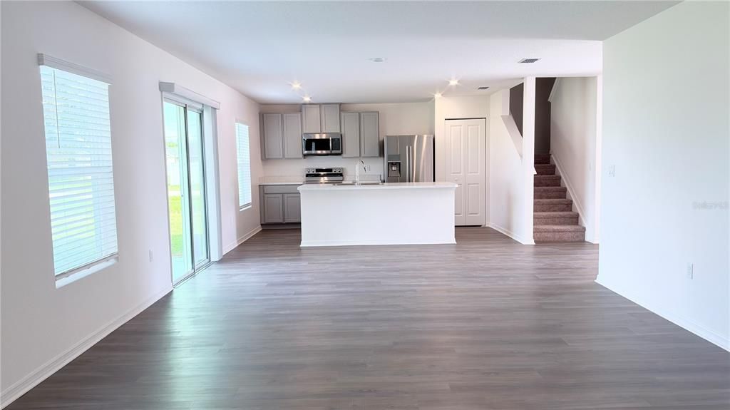 На продажу: $329,990 (5 спален, 3 ванн, 2281 Квадратных фут)