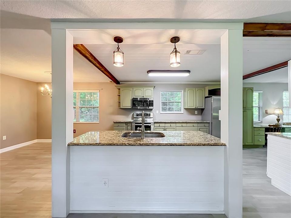 For Sale: $289,900 (2 beds, 2 baths, 1252 Square Feet)