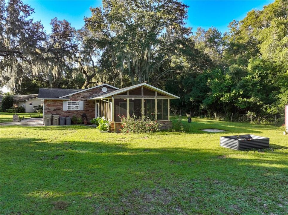 For Sale: $289,900 (2 beds, 2 baths, 1252 Square Feet)