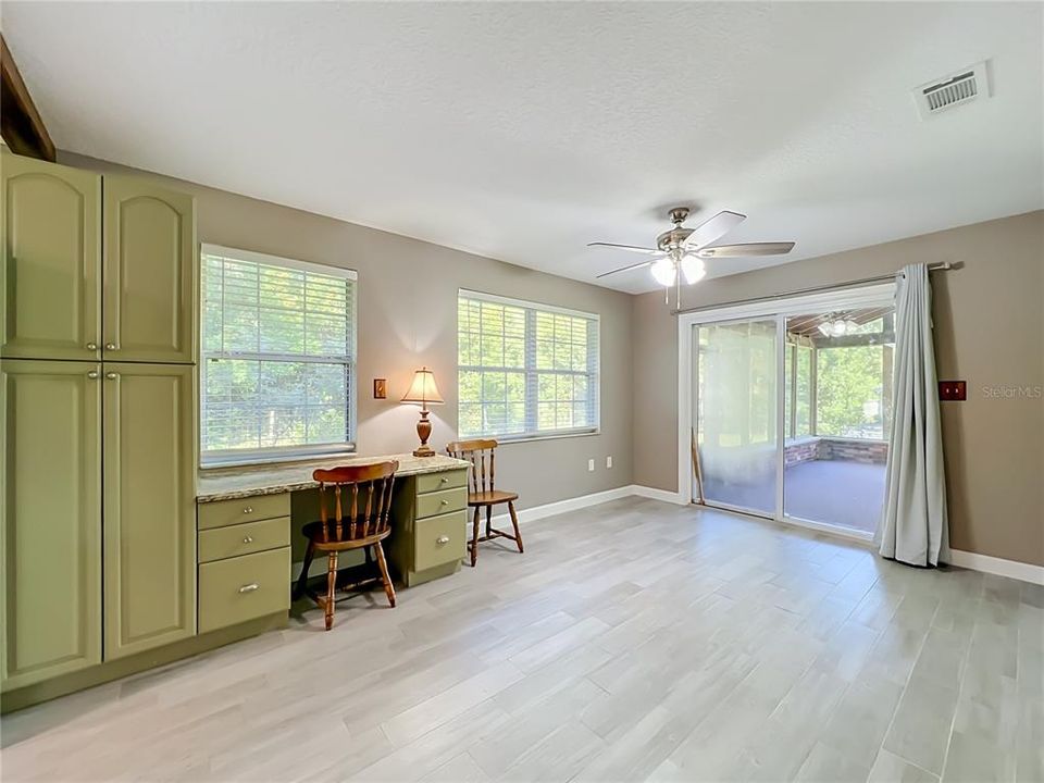 For Sale: $289,900 (2 beds, 2 baths, 1252 Square Feet)