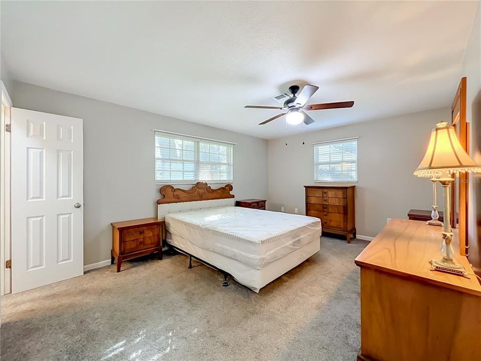 For Sale: $289,900 (2 beds, 2 baths, 1252 Square Feet)