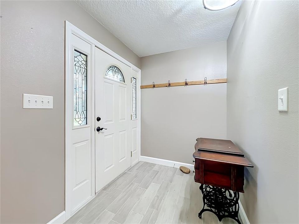 For Sale: $289,900 (2 beds, 2 baths, 1252 Square Feet)
