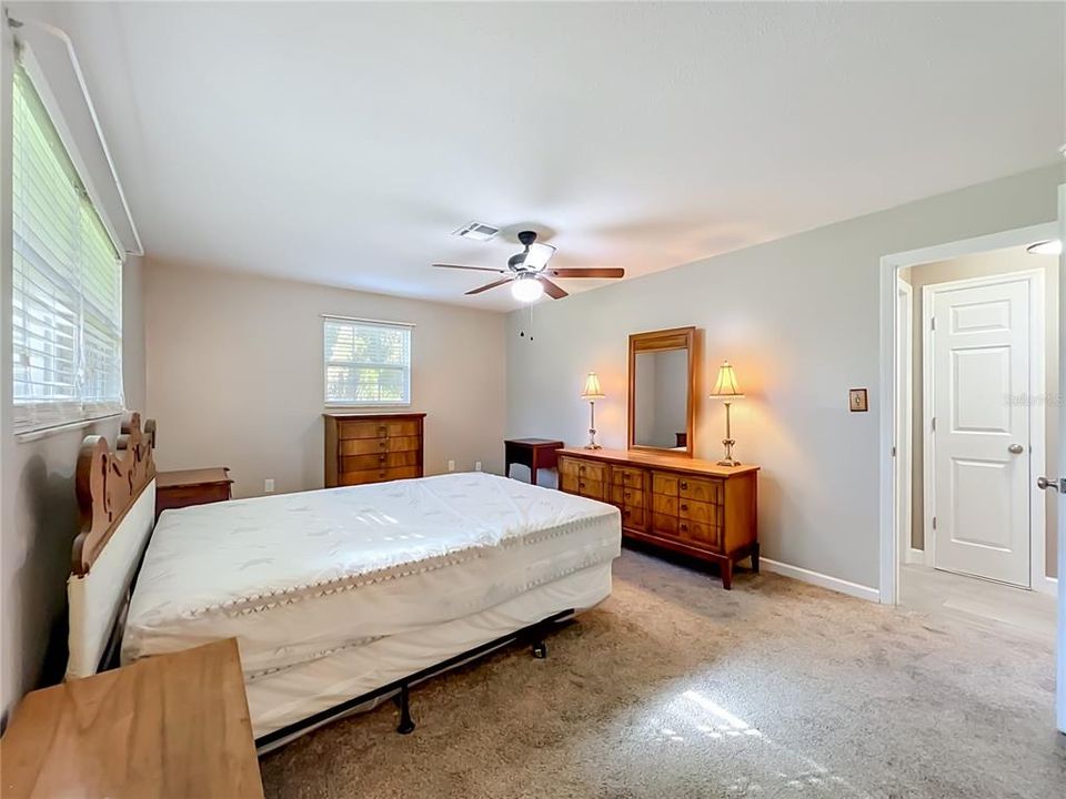 For Sale: $289,900 (2 beds, 2 baths, 1252 Square Feet)